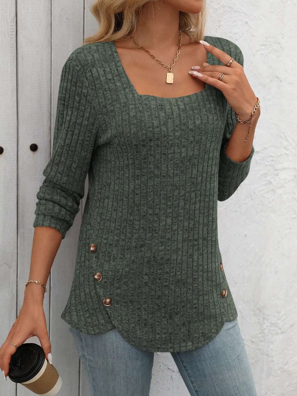 Blusa con botones moderna en verde con textura acanalada y diseño cómodo para uso diario