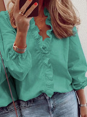 Blusa con volantes de manga larga en color verde claro, ideal para un look casual y elegante