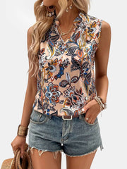 Blusa sin mangas estampada en tonos cálidos con detalles florales, ideal para el verano