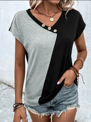 Camiseta cuello en V mujer con botones decorativos en color gris y negro, ideal para el verano