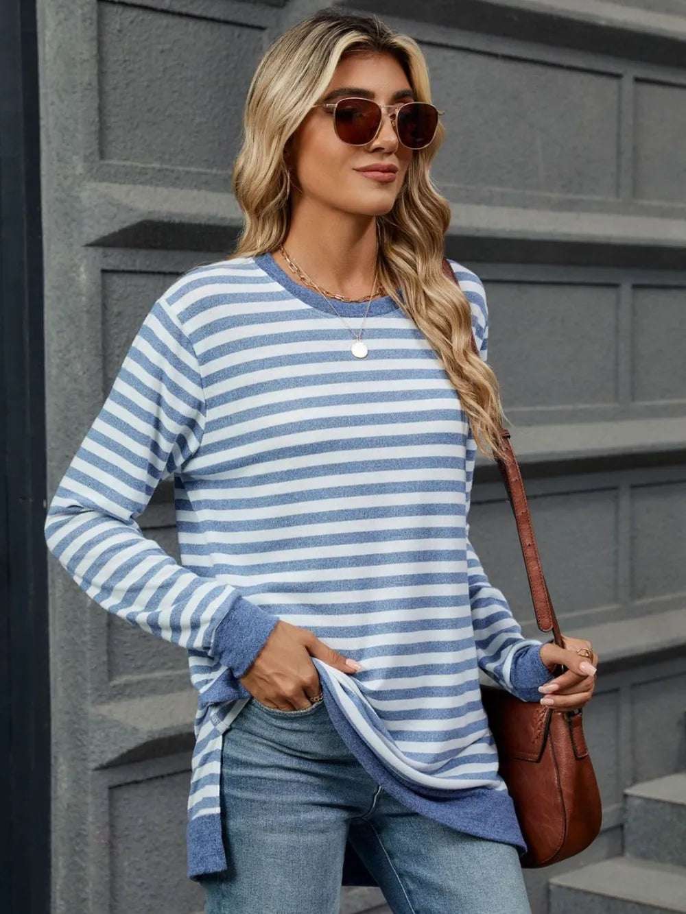 Camiseta rayas mujer con diseño de rayas azules y blancas, ideal para un look casual y cómodo