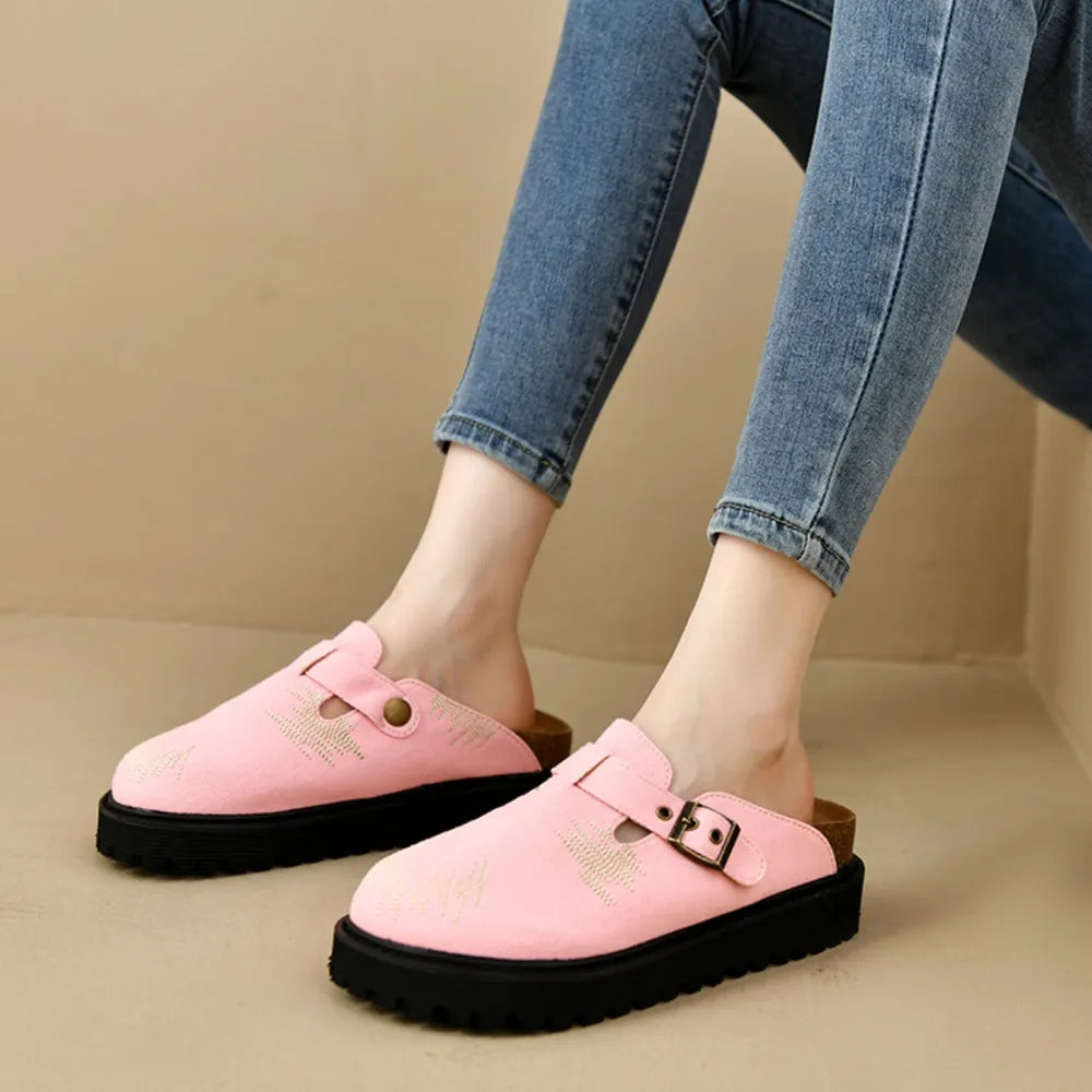 Mocasines con plataforma rosas y detalle de hebilla, perfectos para un estilo casual y cómodo