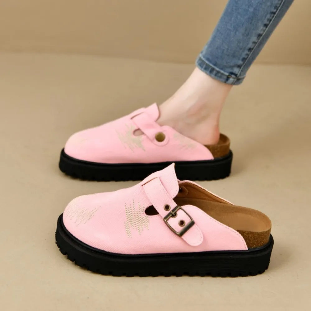 Mocasines con plataforma en color rosa con ajuste de hebilla y suela negra