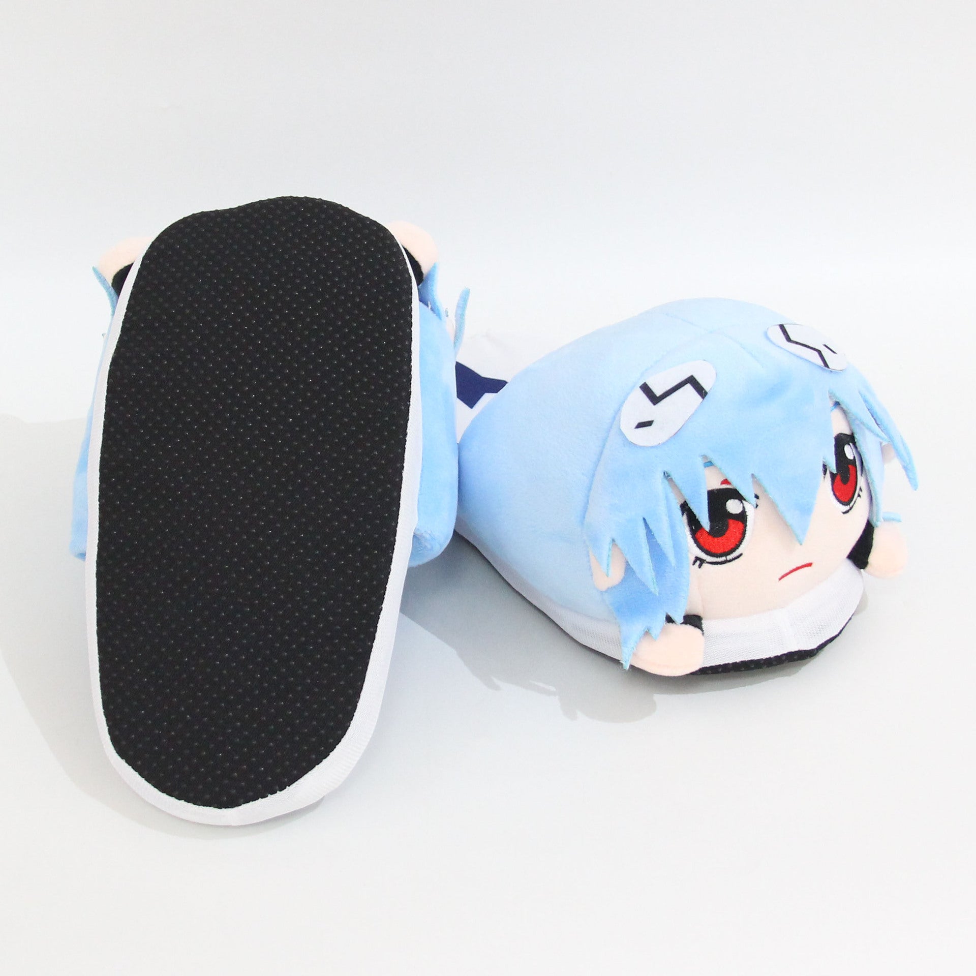 Pantuflas de peluche anime en azul con diseño de personaje y suela antideslizante