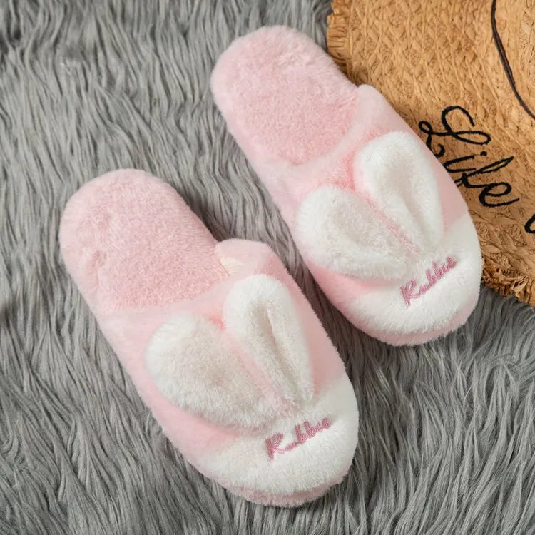 Pantuflas orejas de conejo en color rosa con diseño suave y cómodo para el hogar