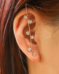 Pendientes minimalistas mujer con diseño de barra dorada y piedras brillantes para un estilo elegante