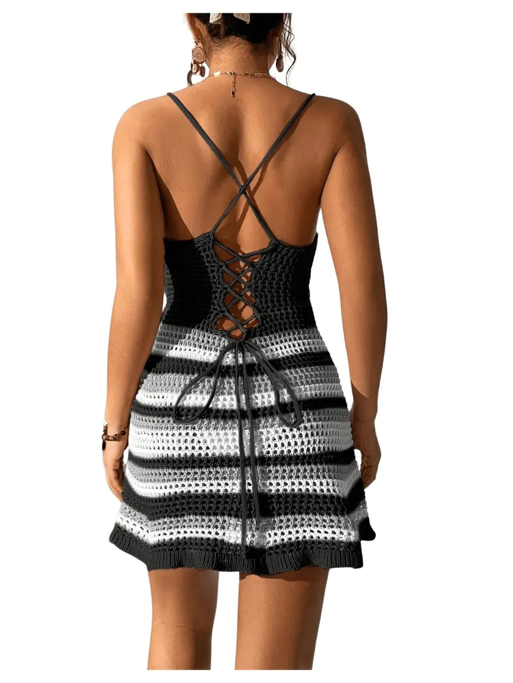 Vestido playero calado en negro y blanco con espalda cruzada y tirantes ajustables