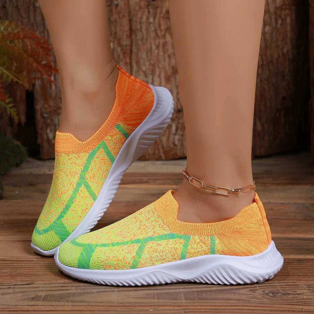 Zapatillas transpirables mujer en color naranja y verde con diseño cómodo para uso diario